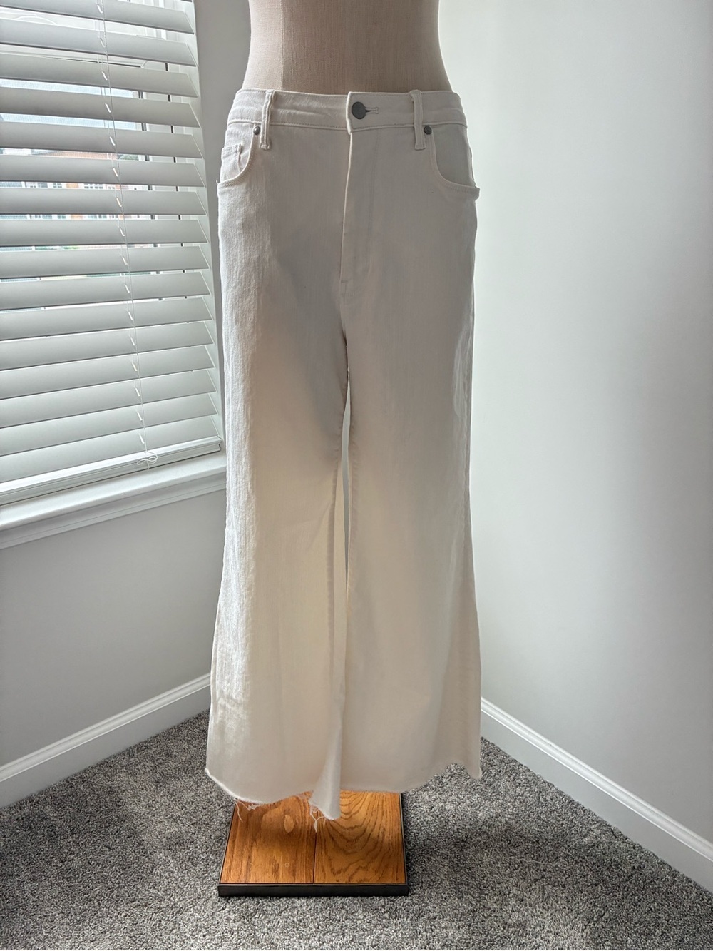 Pilcro Anthropologie Women's Off-White Distressed Wide Leg Jeans